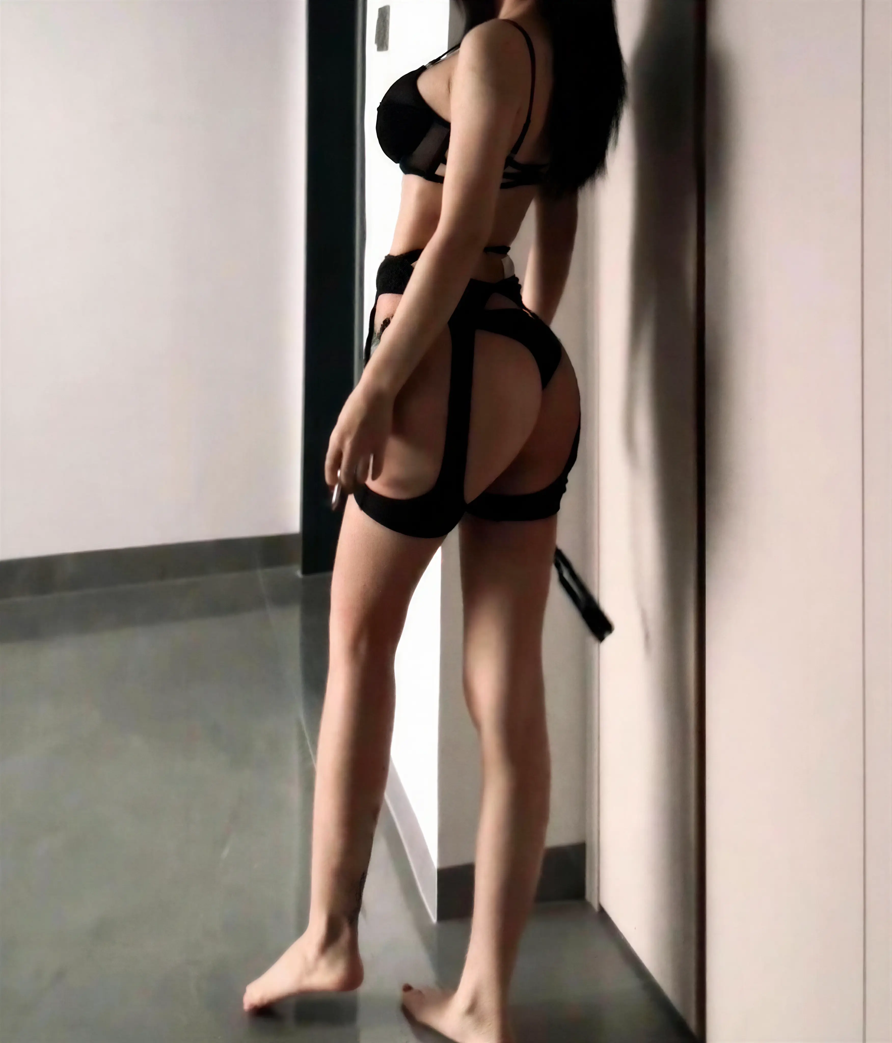 凌凌七DL – 吊带黑丝 9P